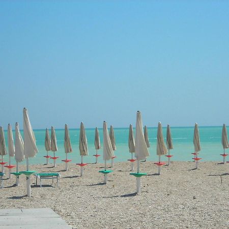 Hotel Chiaraluna Civitanova Marche Extérieur photo