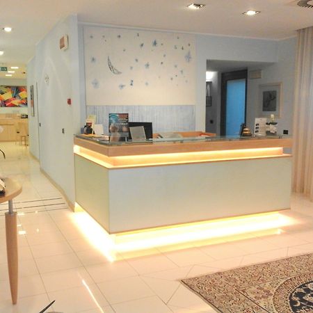 Hotel Chiaraluna Civitanova Marche Extérieur photo