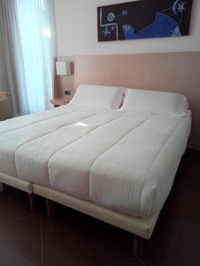 Hotel Chiaraluna Civitanova Marche Extérieur photo