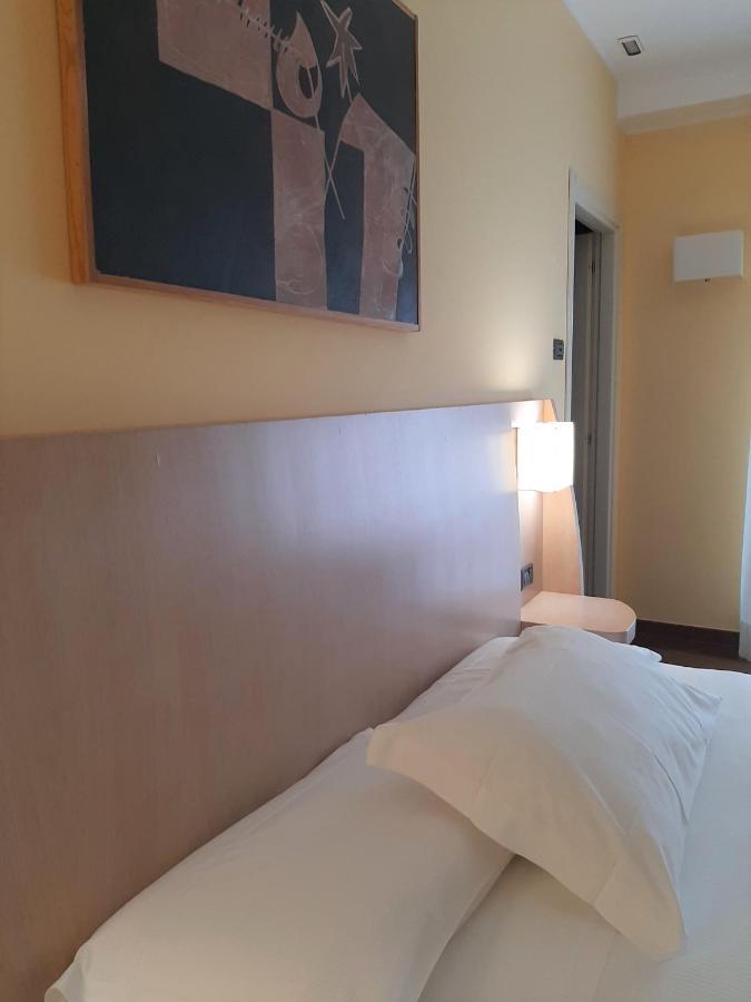 Hotel Chiaraluna Civitanova Marche Extérieur photo