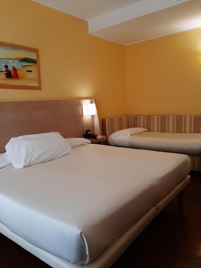 Hotel Chiaraluna Civitanova Marche Extérieur photo