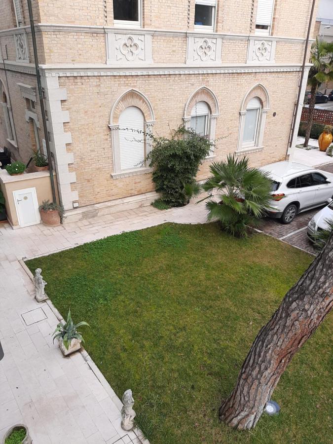 Hotel Chiaraluna Civitanova Marche Extérieur photo