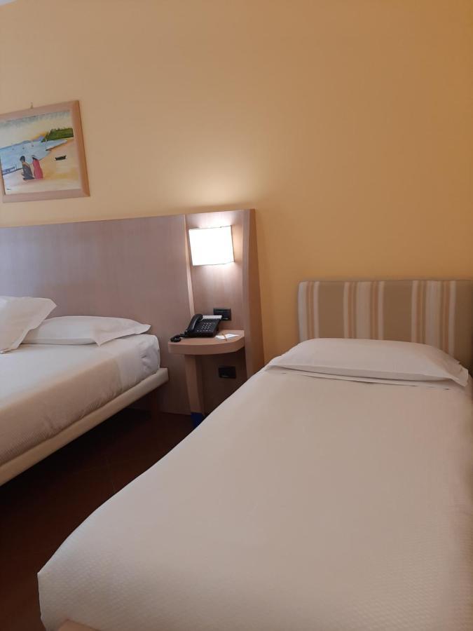 Hotel Chiaraluna Civitanova Marche Extérieur photo