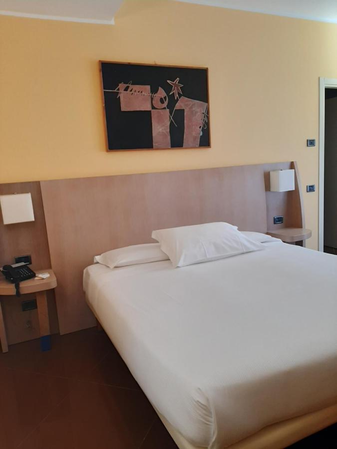 Hotel Chiaraluna Civitanova Marche Extérieur photo
