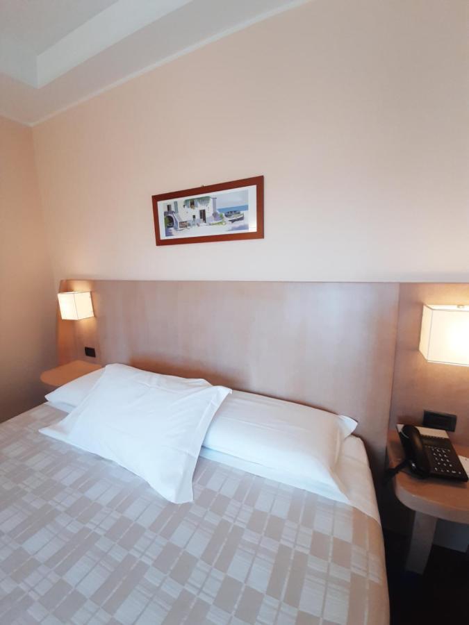 Hotel Chiaraluna Civitanova Marche Extérieur photo