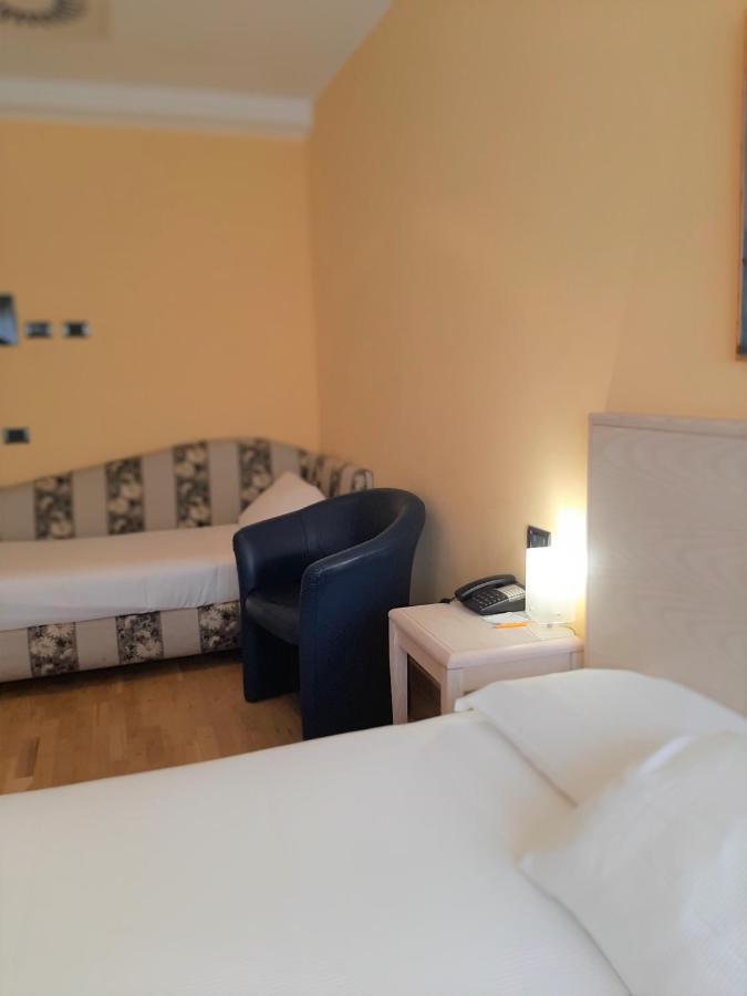 Hotel Chiaraluna Civitanova Marche Extérieur photo