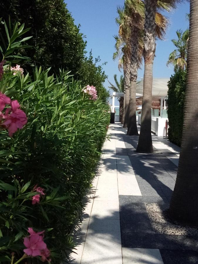 Hotel Chiaraluna Civitanova Marche Extérieur photo