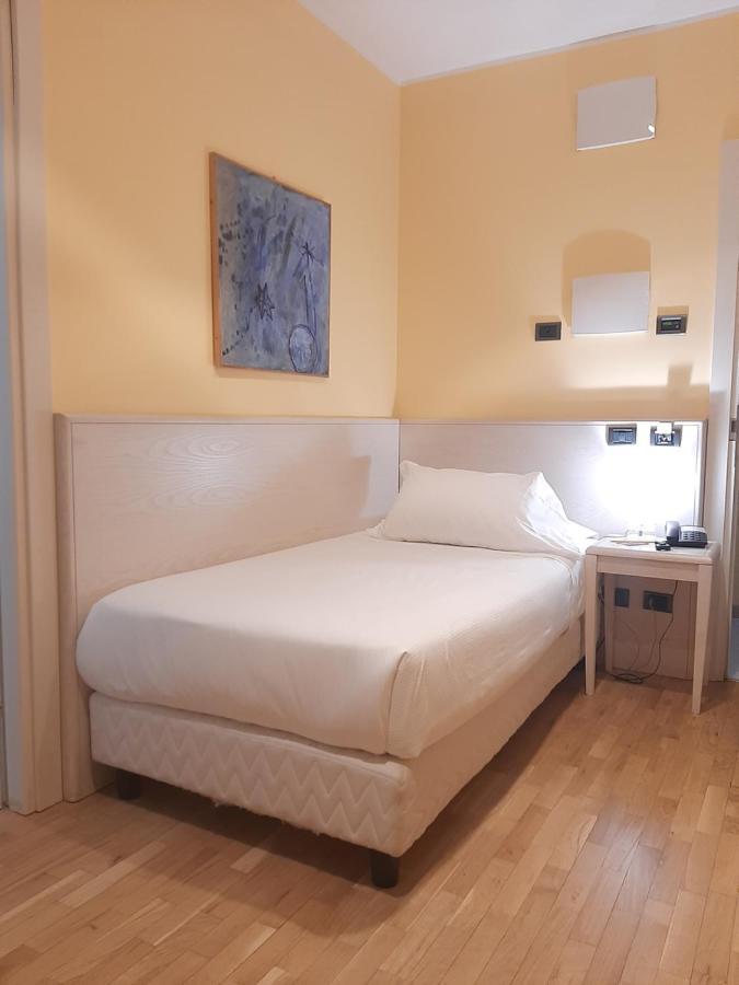 Hotel Chiaraluna Civitanova Marche Extérieur photo