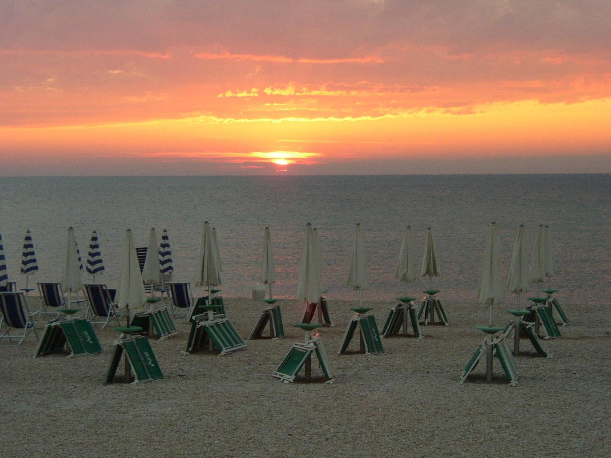 Hotel Chiaraluna Civitanova Marche Extérieur photo