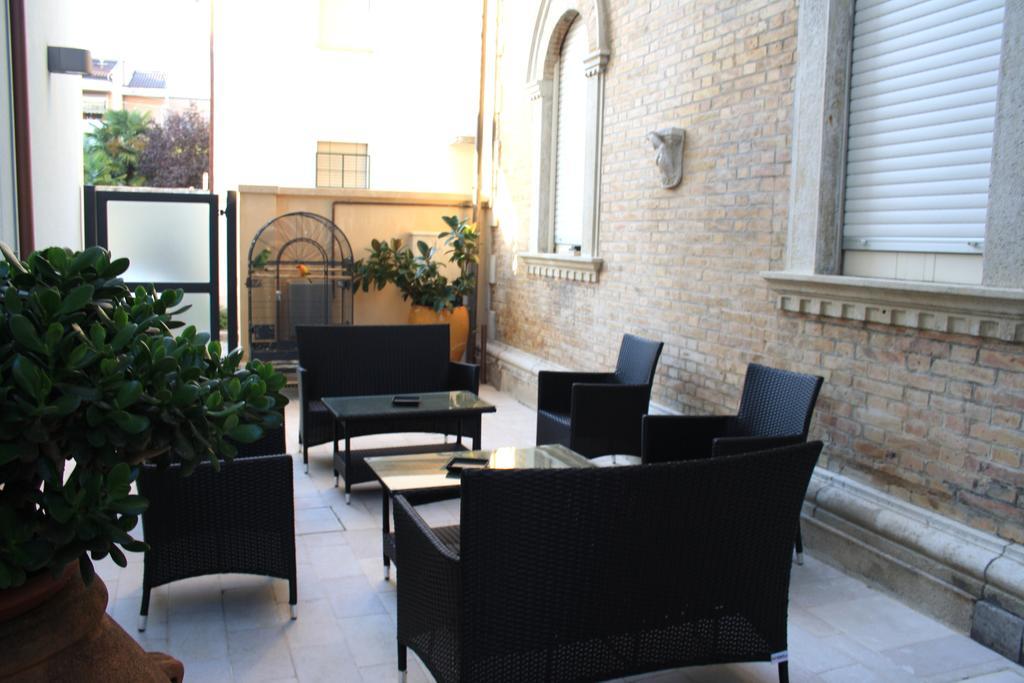 Hotel Chiaraluna Civitanova Marche Extérieur photo