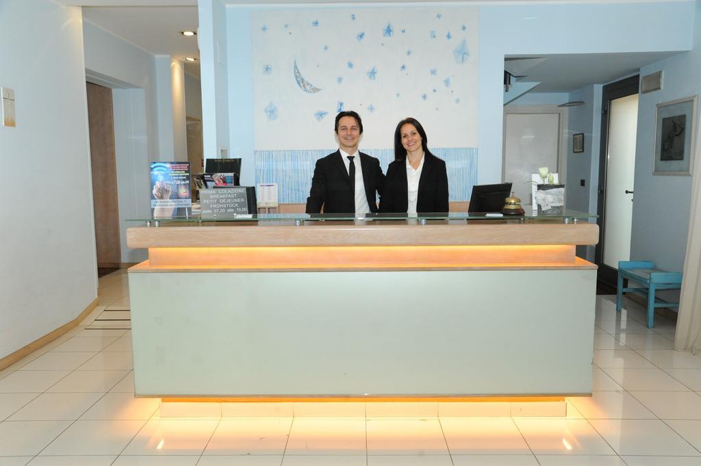 Hotel Chiaraluna Civitanova Marche Extérieur photo