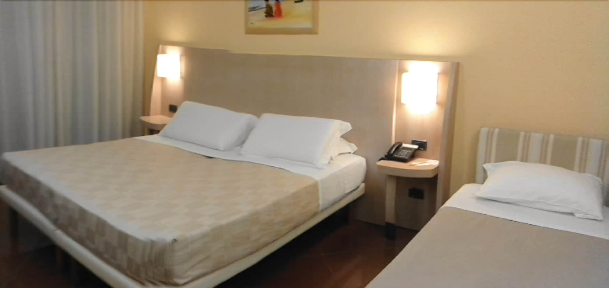 Hotel Chiaraluna Civitanova Marche Extérieur photo